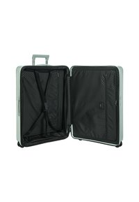 Hartschalenkoffer in hellblauer Farbe mit schwarzem strukturiertem Innenraum. Zu den Merkmalen gehören Querriemen und ein mit Reißverschluss versehenes Fach zur Organisation.