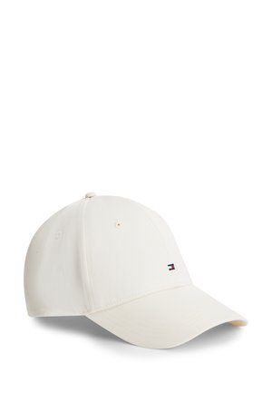 Kremowa czapka z daszkiem bejsbolowym, z zaokrąglonym daszkiem i małym czerwono-biało-niebieskim logo na przednim panelu.