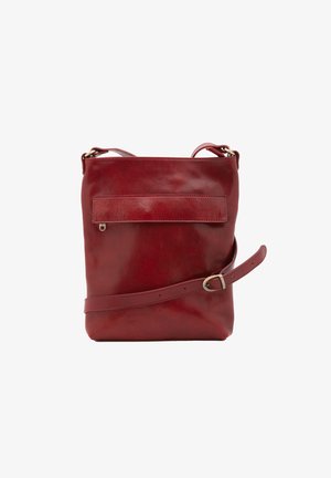 Borsa a tracolla rossa in pelle con una texture liscia, forma rettangolare, tasca frontale e tracolla regolabile. Dotata di accessori in metallo color oro.