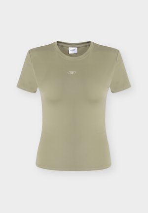 Õlivena roheline kehastikku järgnev lühikeste varrukatega T-särk ümmarguse kaelusega ja väike valge logo kaelusjoone all keskel.