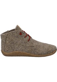 Brązowy filcowy botek za kostkę z czerwonymi sznurowadłami, gładka tekstura i okrągły nosek. Posiada naturalną gumową podeszwę oraz minimalistyczne akcenty w designie.