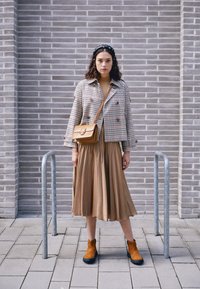 Camper GROUND - Platform-nilkkurit - braun