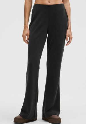 - Spodnie treningowe