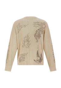 Beige gestreifter Pullover mit langen Ärmeln, der dunkle Druckmuster und Text auf dem Rücken zeigt und so ein texturiertes visuelles Interesse erzeugt.