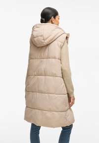 VILA VIMARIA LONG PUFFER VEST - Strukirani kaput - humus
