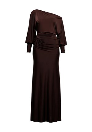 Długa brązowa sukienka z odkrytymi ramionami, marszczonym stanem i długimi rękawami. Wykonana z gładkiego, elastycznego materiału. Sukienka o długości sięgającej podłogi.