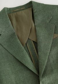 Unselected, green