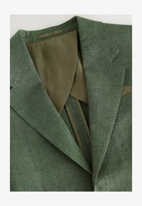 Unselected, green