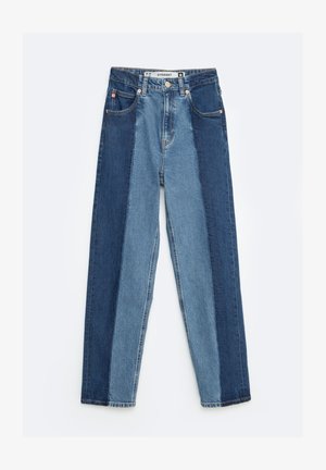 Jeans dżinsowe o prostym kroju, z designem patchworkowym w ciemnoniebieskie i jasnoniebieskie panele, z zapięciem na guzik oraz standardowym pięciokomorowym stylem.