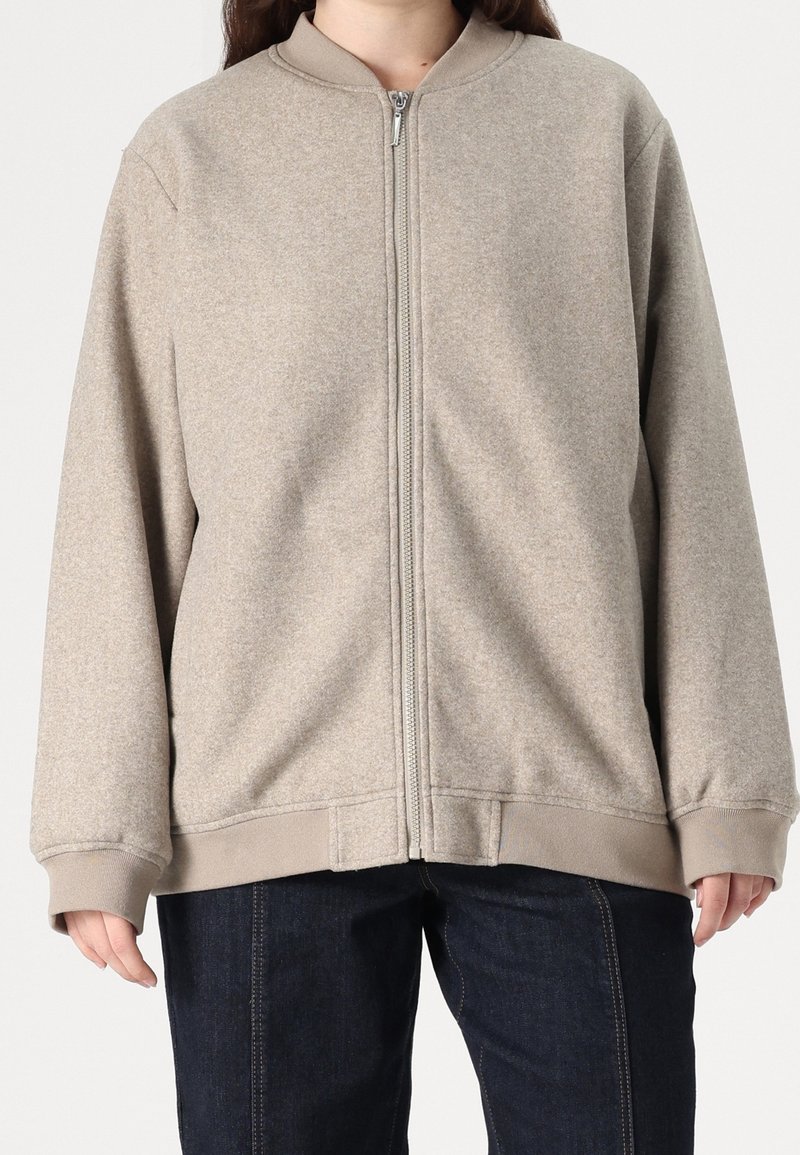 ONLY Carmakoma Bomberjacka - taupe