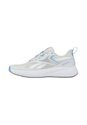 Zapatilla de correr Reebok blanca y gris con detalles azules, paneles de malla, suela acolchada y tirador en el talón, vista lateral.