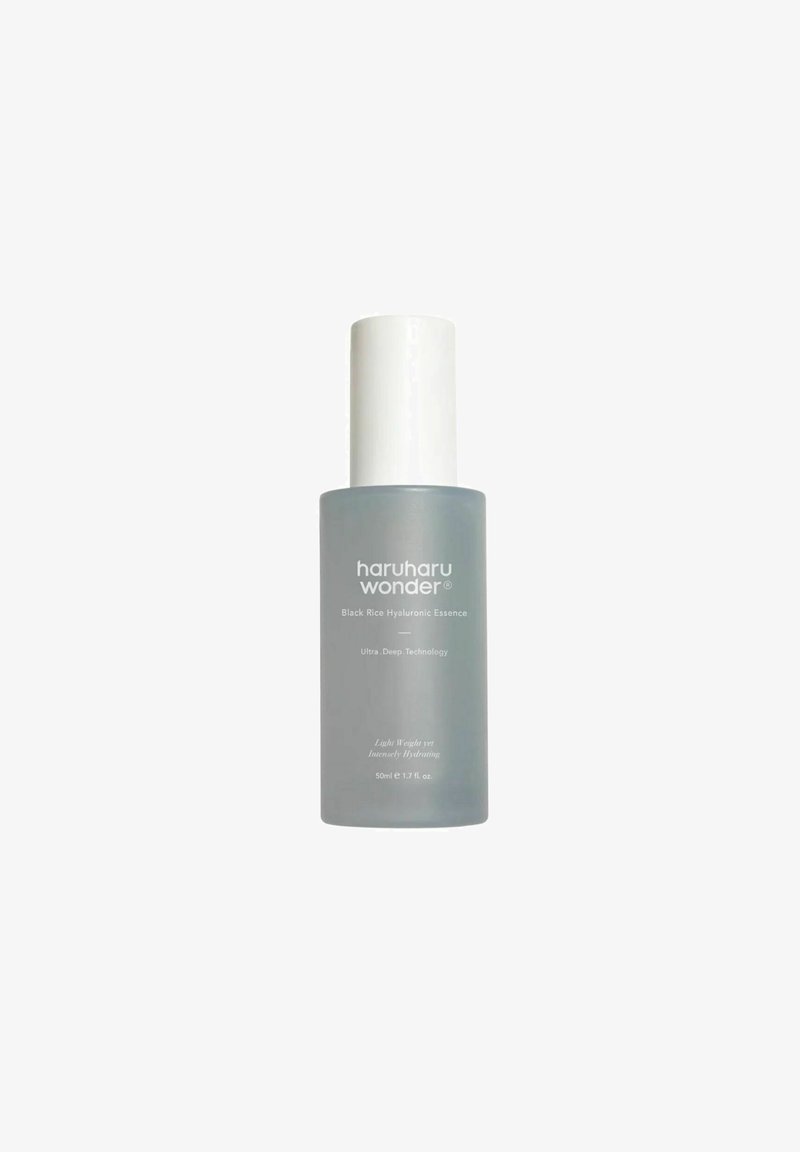 Haruharu Wonder Black Rice Hyaluronic Essence en flacon gris mat avec bouchon blanc, produit hydratant pour les soins de la peau de 50 ml.