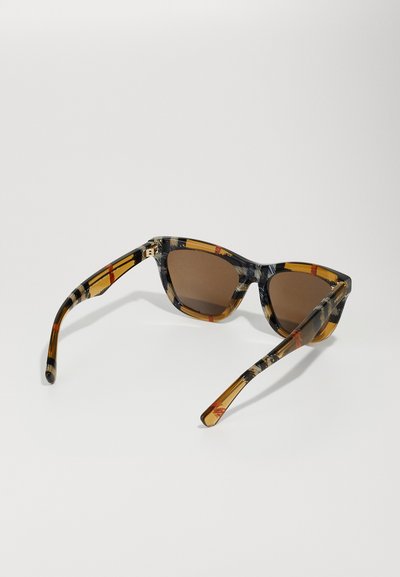 Γυαλιά ηλίου με σχέδιο γάτας, σε καφέ και καφετί μοτίβο, με καφέ φακούς και γυαλιστερή φινέτσα στον σκελετό και τα μπράτσα.