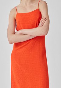 Modström DRESS - Robe de jour - bright cherry