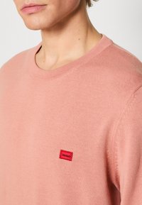 HUGO SAN CASSIUS - Pulover - light pastel red