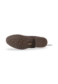 Semelle de chaussure en cuir marron avec un motif en caoutchouc texturé, dotée d'un logo en relief et d'un talon légèrement surélevé pour l'adhérence et la durabilité.