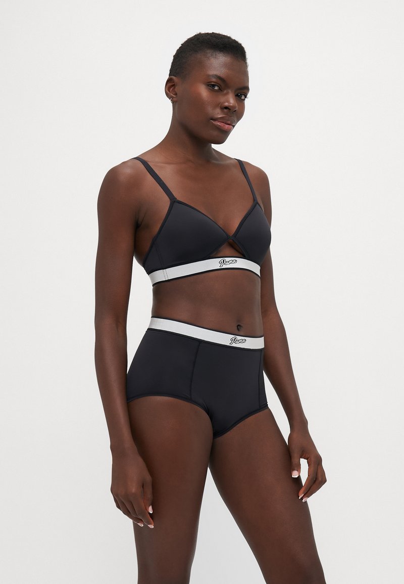 Conjunto de sutiã preto e cuecas de cintura alta com alças finas, faixa elástica contrastante com logotipo, tecido suave e design sem costuras.