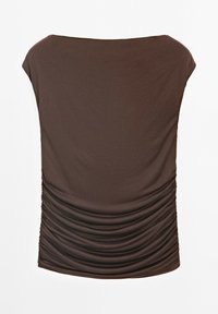 Haut en tissu doux et brun avec un décolleté large, des manches courtes et des détails froncés à l'arrière, créant une apparence texturée.