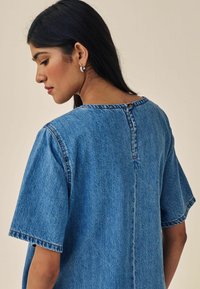 Next SHORT SLEEVE TALL - REGULAR FIT - Džinsa auduma kleita - blue