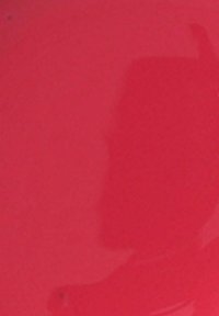 Superficie lucida di un rosso brillante con una texture liscia, che riflette la luce. Nessun motivo o accento visibile.