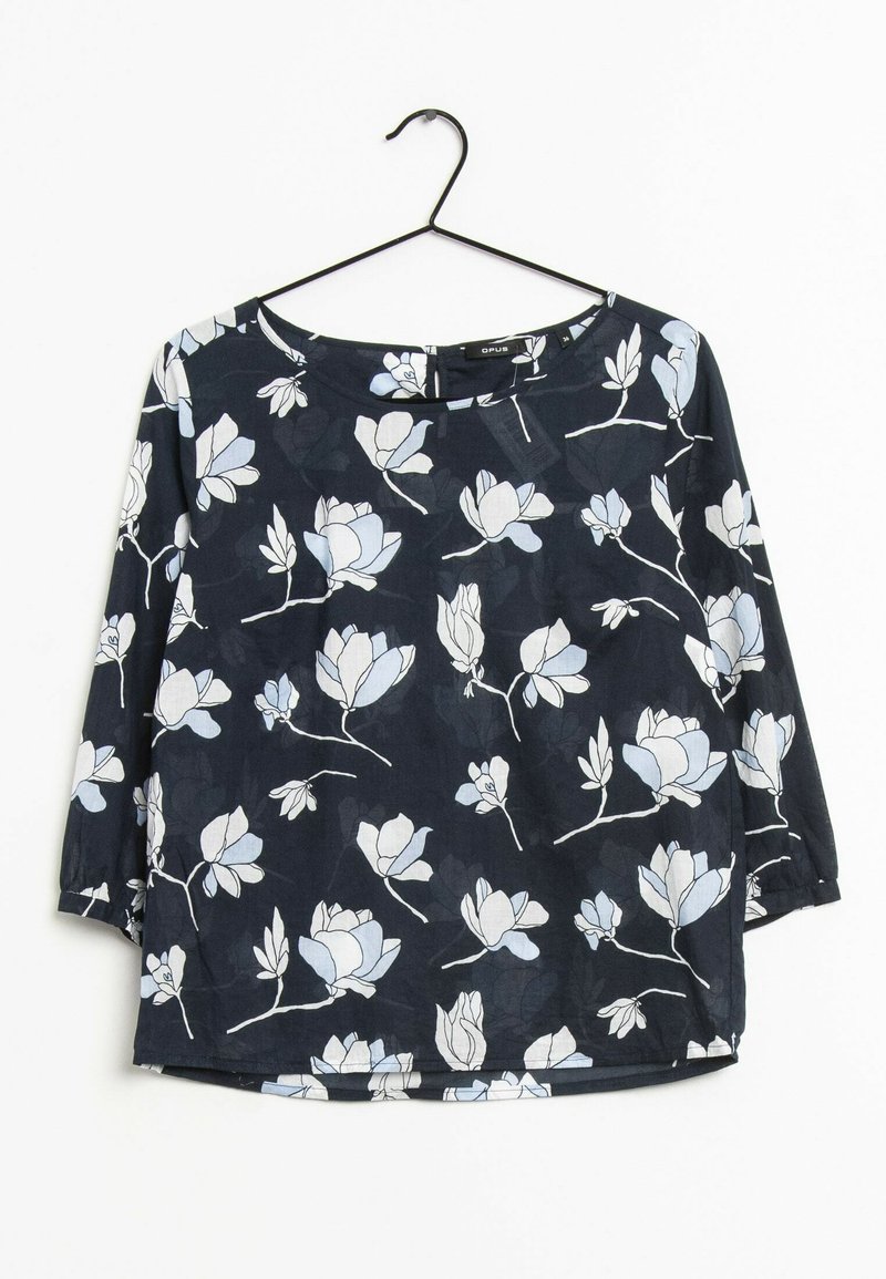 Blusa blu navy con motivo floreale bianco e azzurro chiaro, scollo rotondo, maniche tre quarti e tessuto leggero e strutturato.