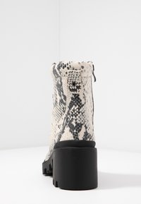 Madden Girl Stivaletti stringati - black