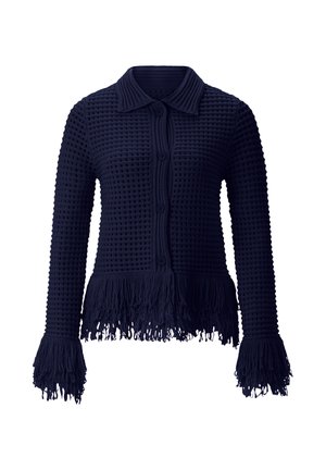 Tumši zils adīts kardigans ar lielām rūtainām caurumiem, pogām priekšpusē, bārkstīm apakšmalā un garām bārkstainām piedurknēm.