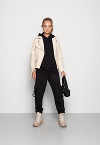 Colourful Rebel MOTH GLITTER OVERSIZED HOODIE WOMEN - Camisola - black