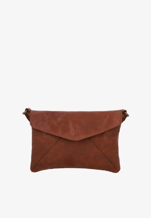 Brązowa skórzana kopertówka z zagiętą klapą i kanciastym wzorem. Posiada zamek błyskawiczny i widoczne szwy. Gładka tekstura o matowym wykończeniu.