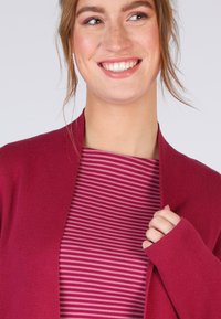 Sorgenfri Sylt TSCHIMA - Strickjacke - purple