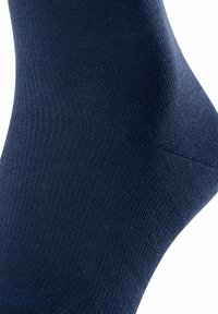 FALKE LUFTHANSA ENERGIZING COTTON - Calzettoni - deep blue