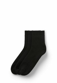 Schwarze Baumwollsocken im Crew-Stil, mit einer glatten Textur und rippenförmigen Bündchen. Dreierpack, alle im identischen Design.
