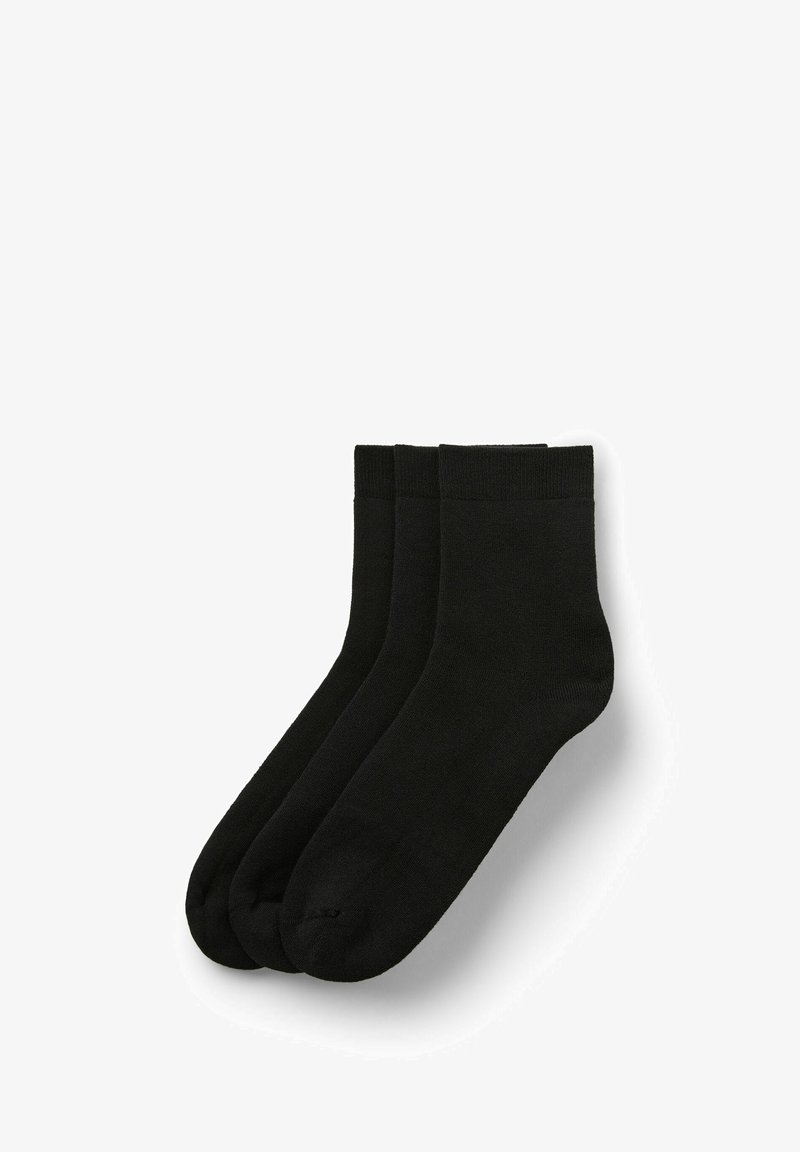 Schwarze Baumwollsocken im Crew-Stil, mit einer glatten Textur und rippenförmigen Bündchen. Dreierpack, alle im identischen Design.