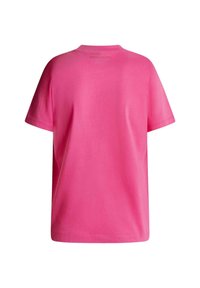 Kurzärmliges, Rundhals-T-Shirt aus leuchtend pinkem Baumwollmaterial, mit einem dezenten Logodruck in der Nähe des Halsausschnitts und einem geraden Saum.