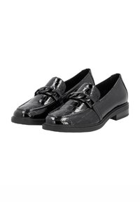 Zwarte loafers van patentmateriaal, met een krokodillenstructuur en een decoratieve kettingaccent. Lage zwarte zool met een afgeronde neuzenontwerp.