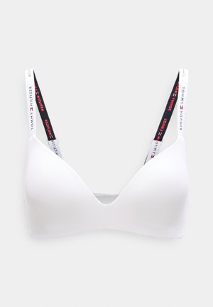 Balta trikampio formos braletė su plonomis petnešėlėmis, puošta juodu ir raudonu „TOMMY HILFIGER“ logotipu. Lygi, be siūlių medžiaga.