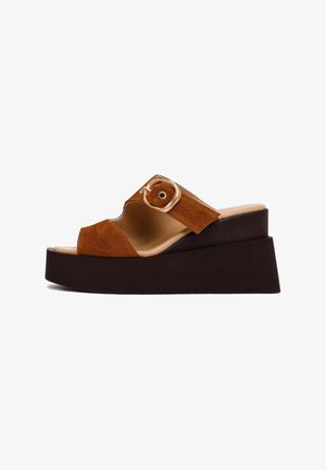 Derimod, Mules de tacón - light brown