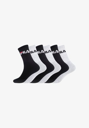 Six paires de chaussettes noires et grises longueur équipage avec le logo FILA sur les bordures, couleurs alternées et alignées côte à côte.