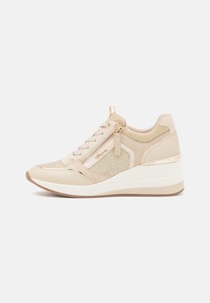Trainers - cream comb