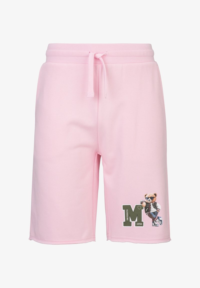 Roze shorts met trekkoord en een afbeelding van een beer met een zonnebril en een varsityjack naast een grote letter "M" op het rechterbeen.