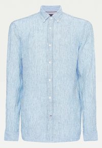 Ljusblå randig skjorta med knappar gjord av andningsbart material. Har en klassisk krage, långa ärmar och knappstängning med vita knappar.