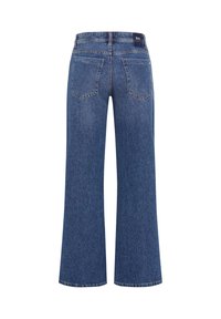 Jean bleu coupe droite vu de dos avec deux poches arrière et une petite étiquette noire de la marque sur la ceinture.