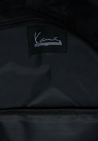 Karl Kani PATCH CAMO - Hátizsák - black