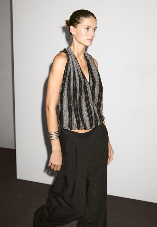 CROSSOVER HALTER  - Top