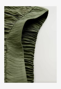 Valittu, khaki green