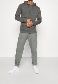 CLOSURE London Luvtröja - dark grey