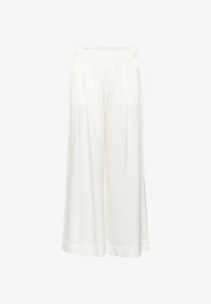 Weiße, weite Hose mit Falten, aus leichtem Stoff. Verfügt über einen flachen Bund und umgeschlagene Säume. Glatte Textur, keine Muster.