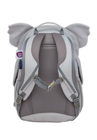 Grauer Kinderrucksack mit Elefantenohren, gepolstertem Mesh-Rücken, verstellbaren Trägern und Vorderakzenten. Strapazierfähiger Stoff mit einem verspielten Design.