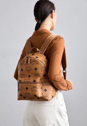 MCM STARK MAXI BACKPACK - Reppu - cognac