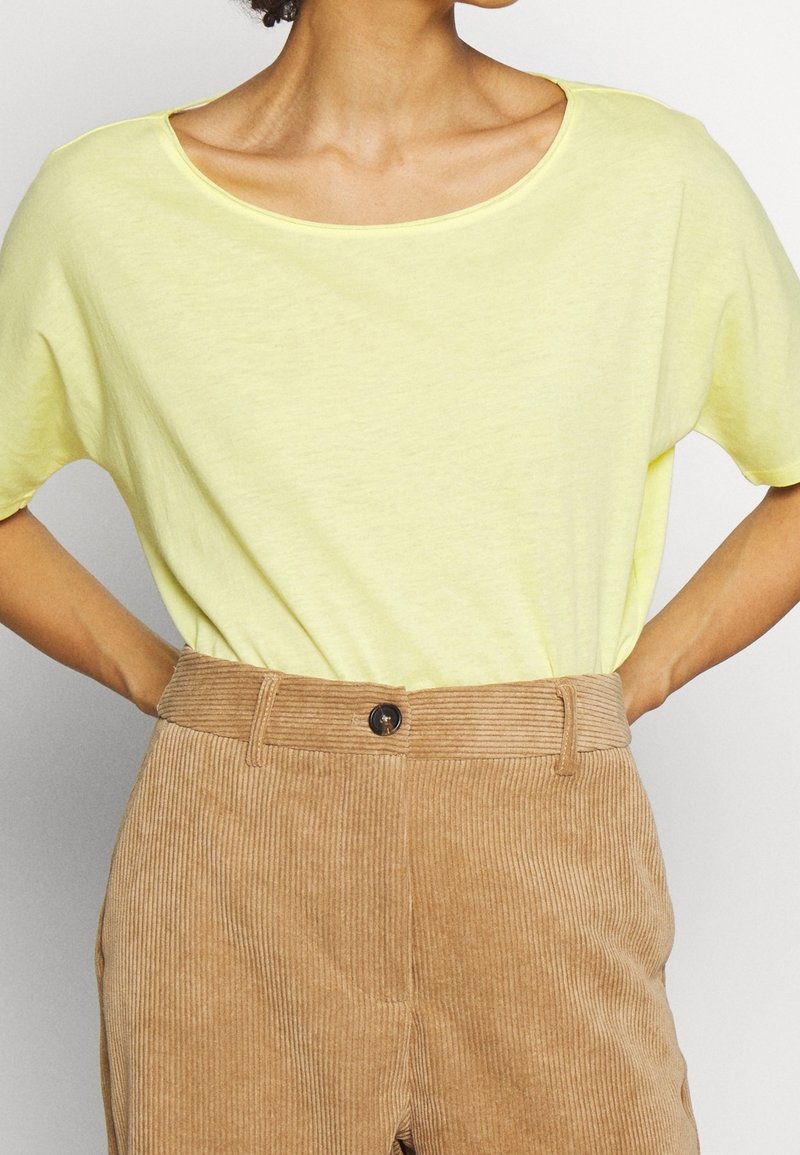 QS T-shirt basic - light yellow